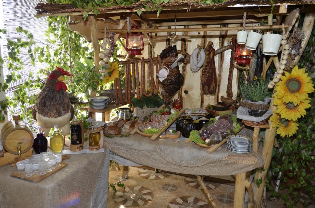 Готель Restauracja Pod Kogutem Poniatowa Екстер'єр фото